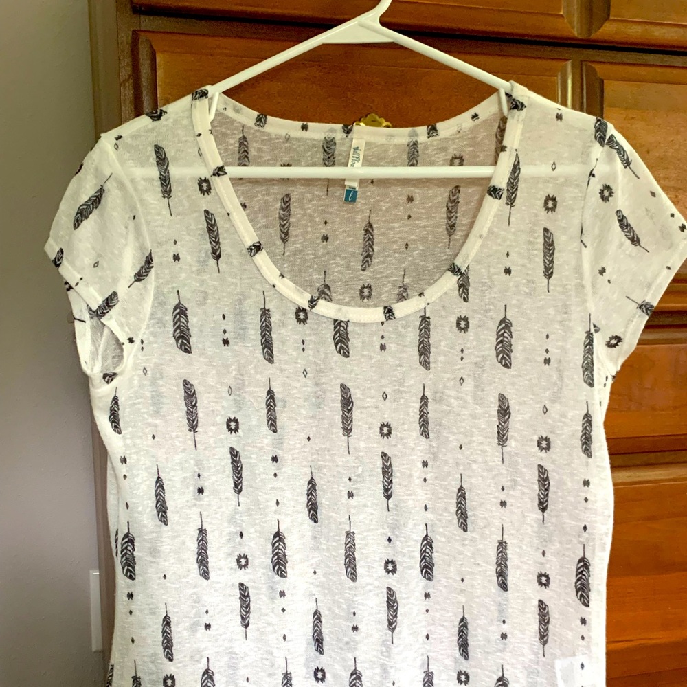 Cute knit top with cap sleeves